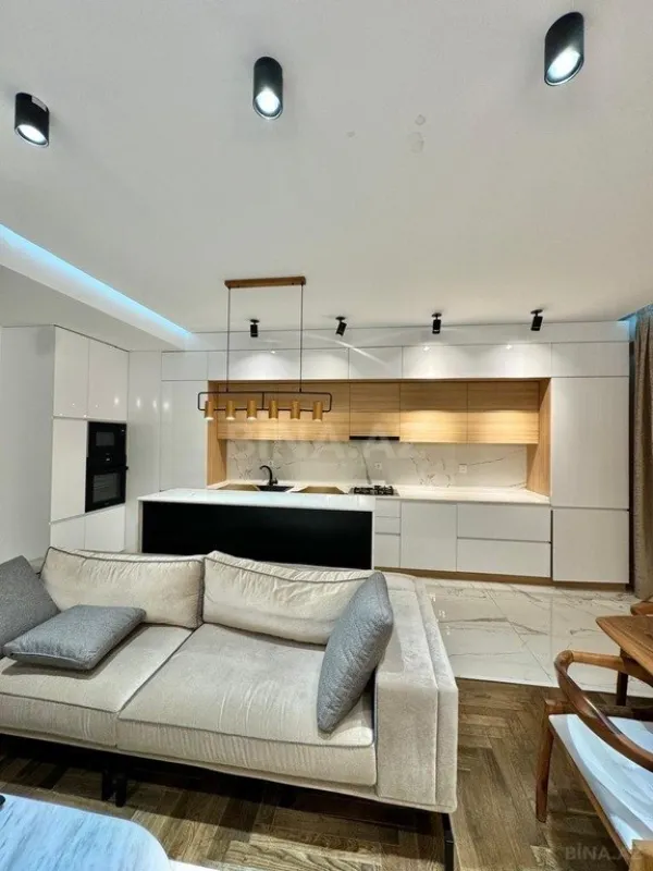 Satılır 3 otaqlı mənzil 124 m²