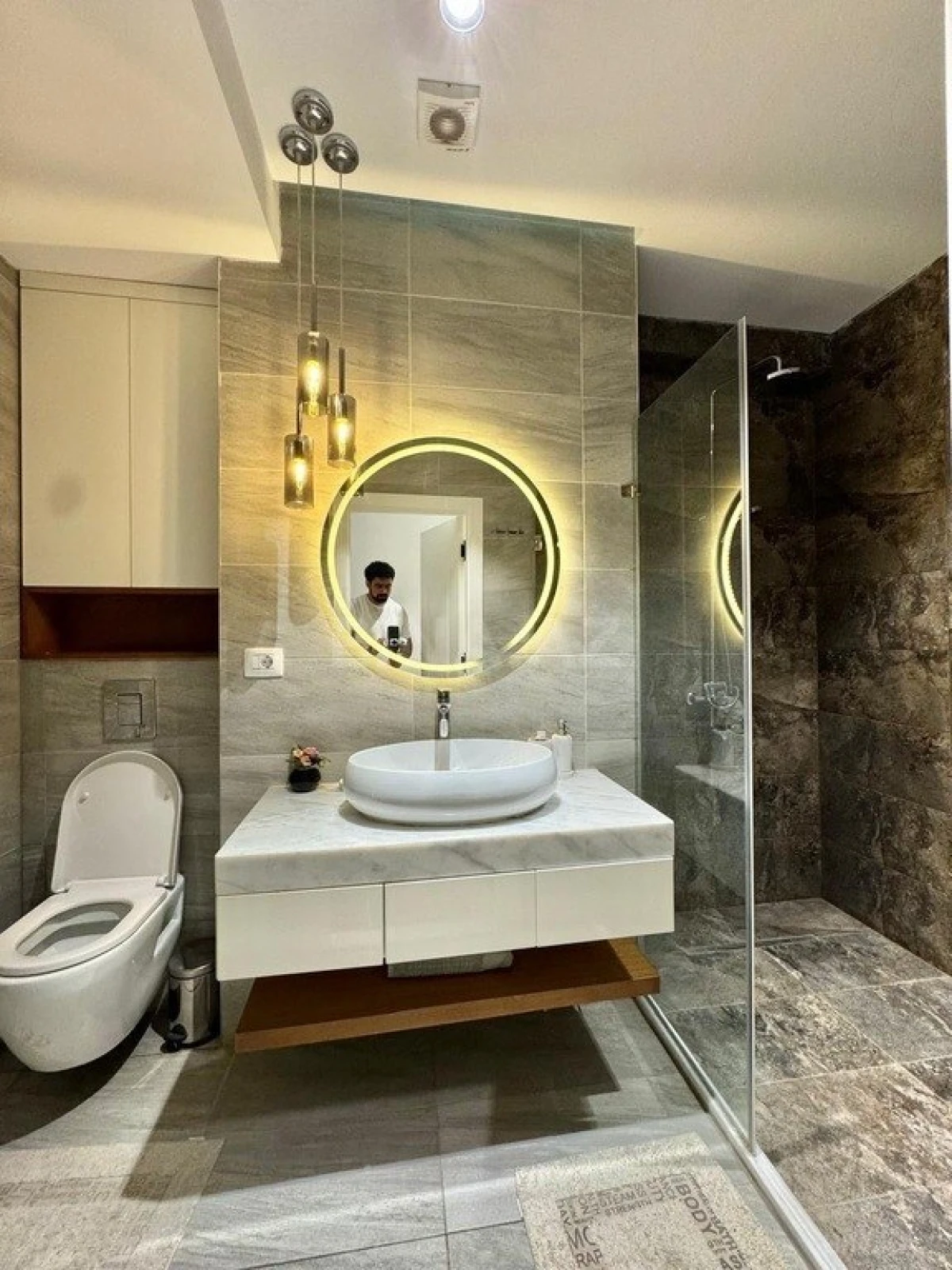 Satılır 3 otaqlı mənzil 124 m²