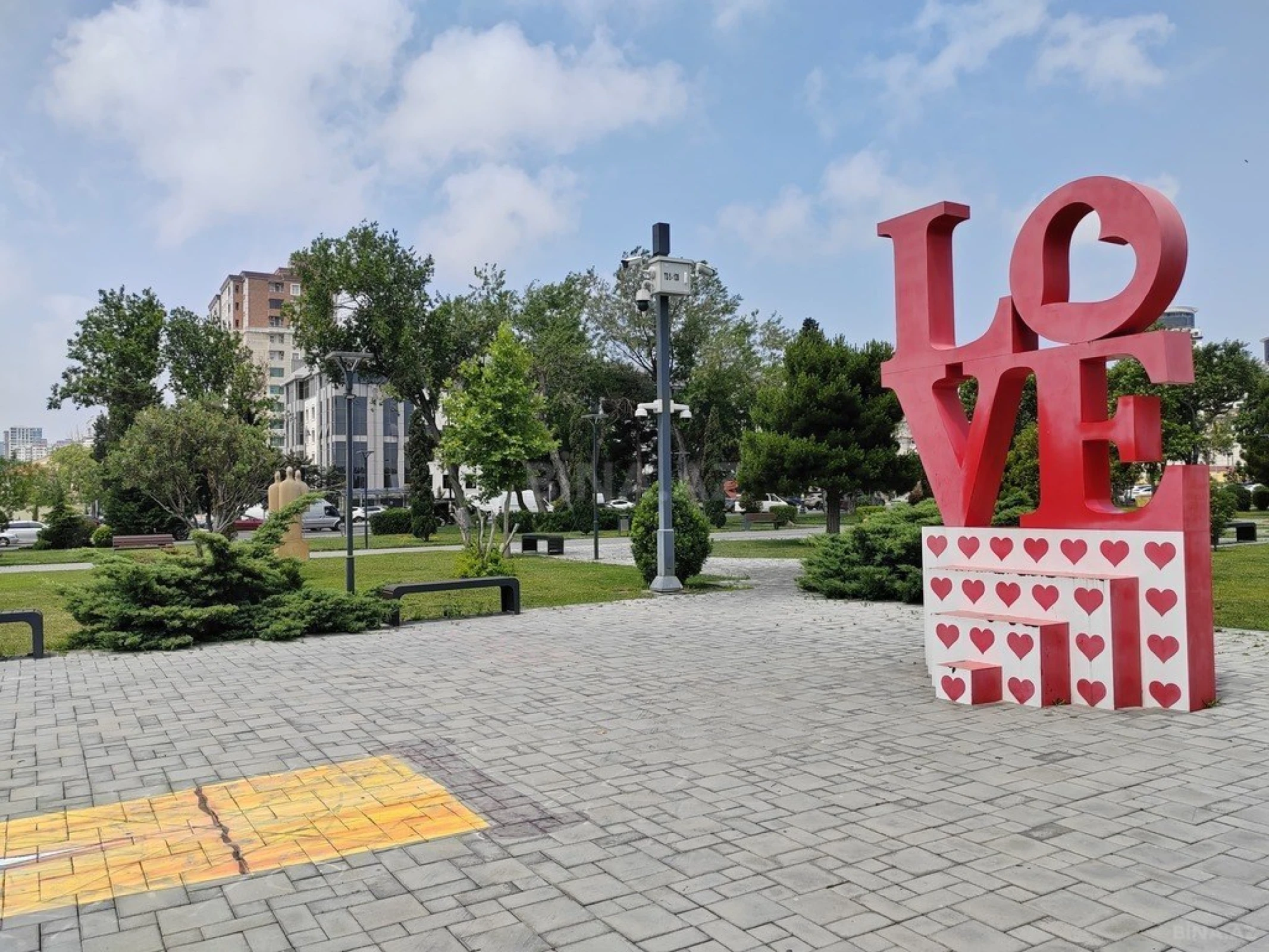 Satılır 4 otaqlı mənzil 171 m²