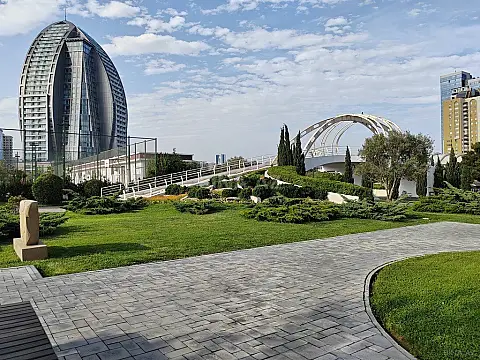 Satılır 4 otaqlı mənzil 171 m²