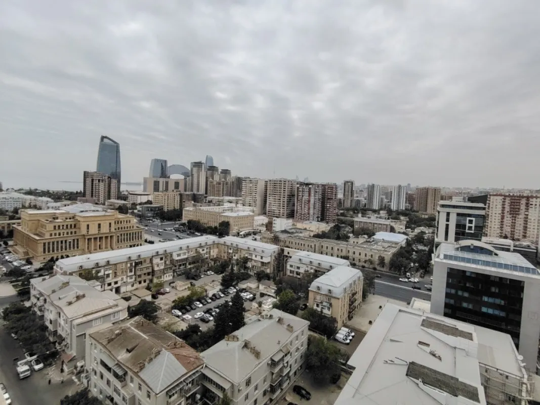 Satılır 4 otaqlı mənzil 171 m²