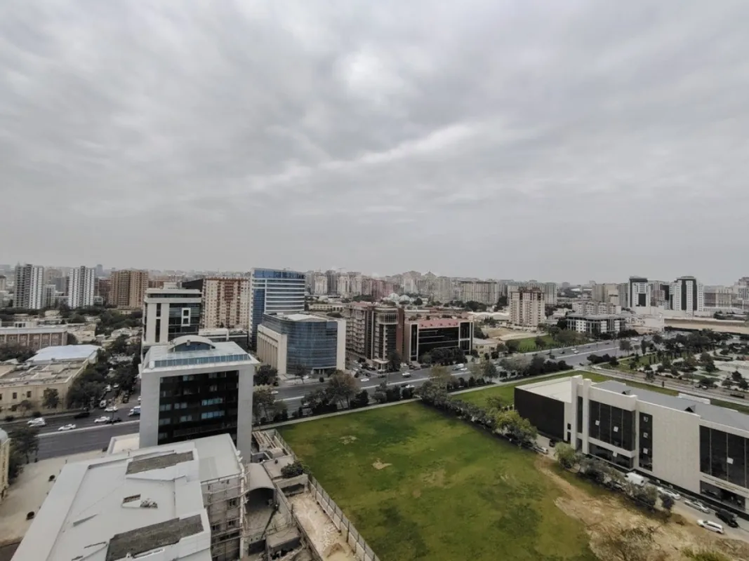 Satılır 4 otaqlı mənzil 171 m²