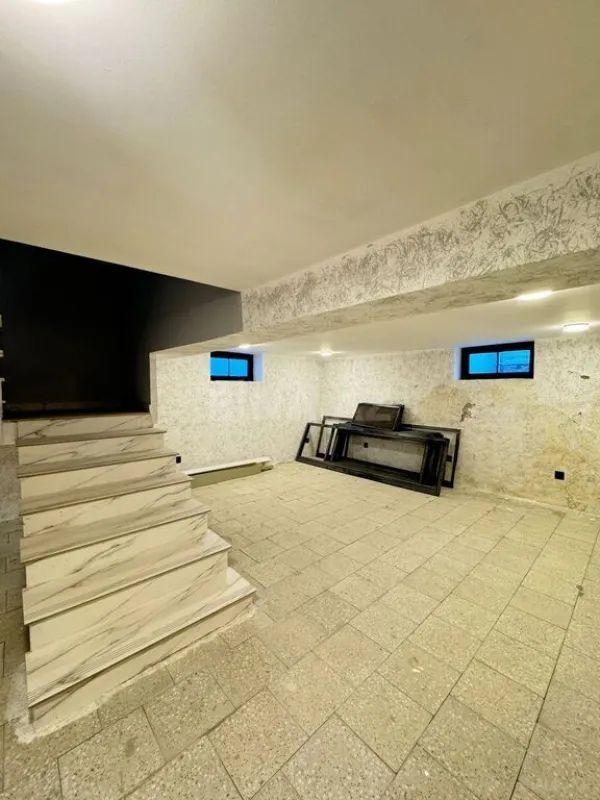 Satılır 5 otaqlı həyət evi 350 m²