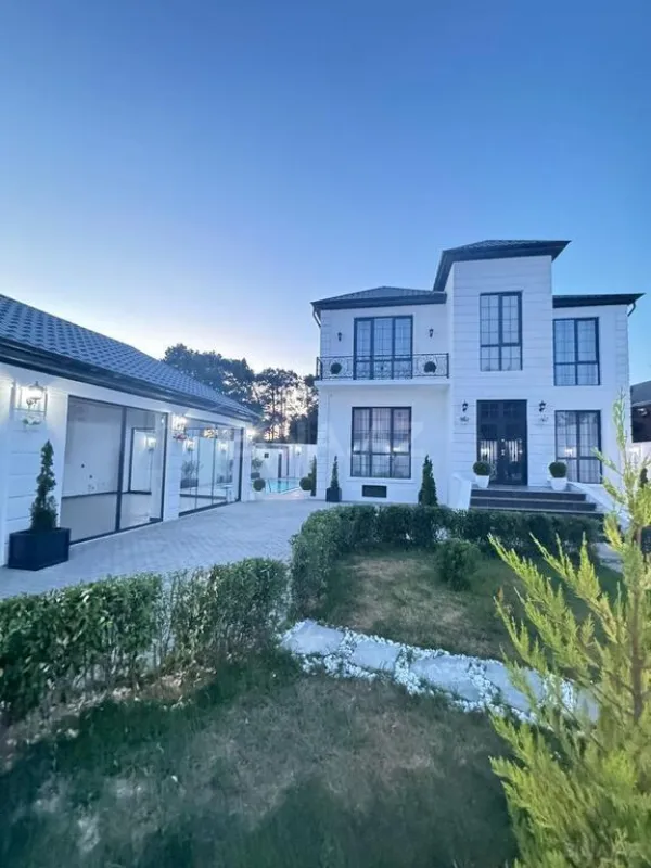 Satılır 5 otaqlı həyət evi 350 m²