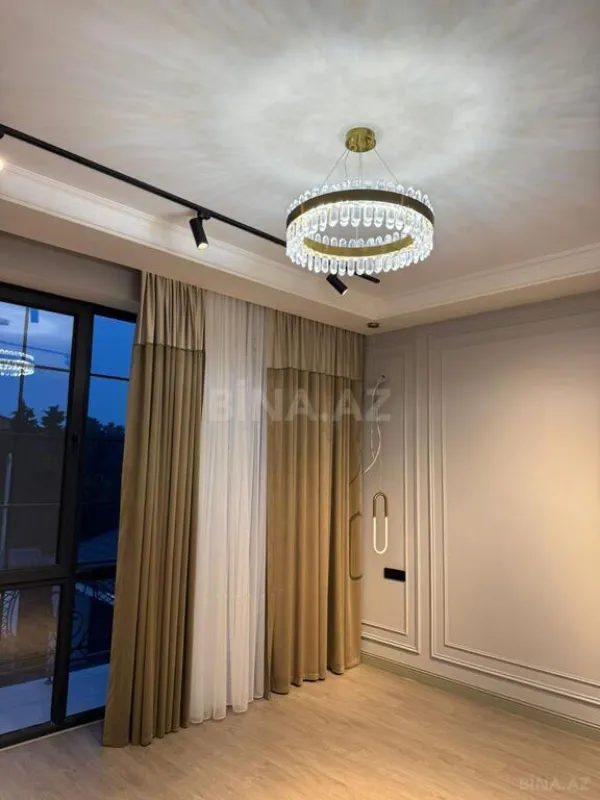 Satılır 5 otaqlı həyət evi 350 m²