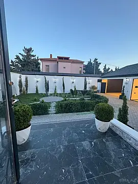 Satılır 5 otaqlı həyət evi 350 m²