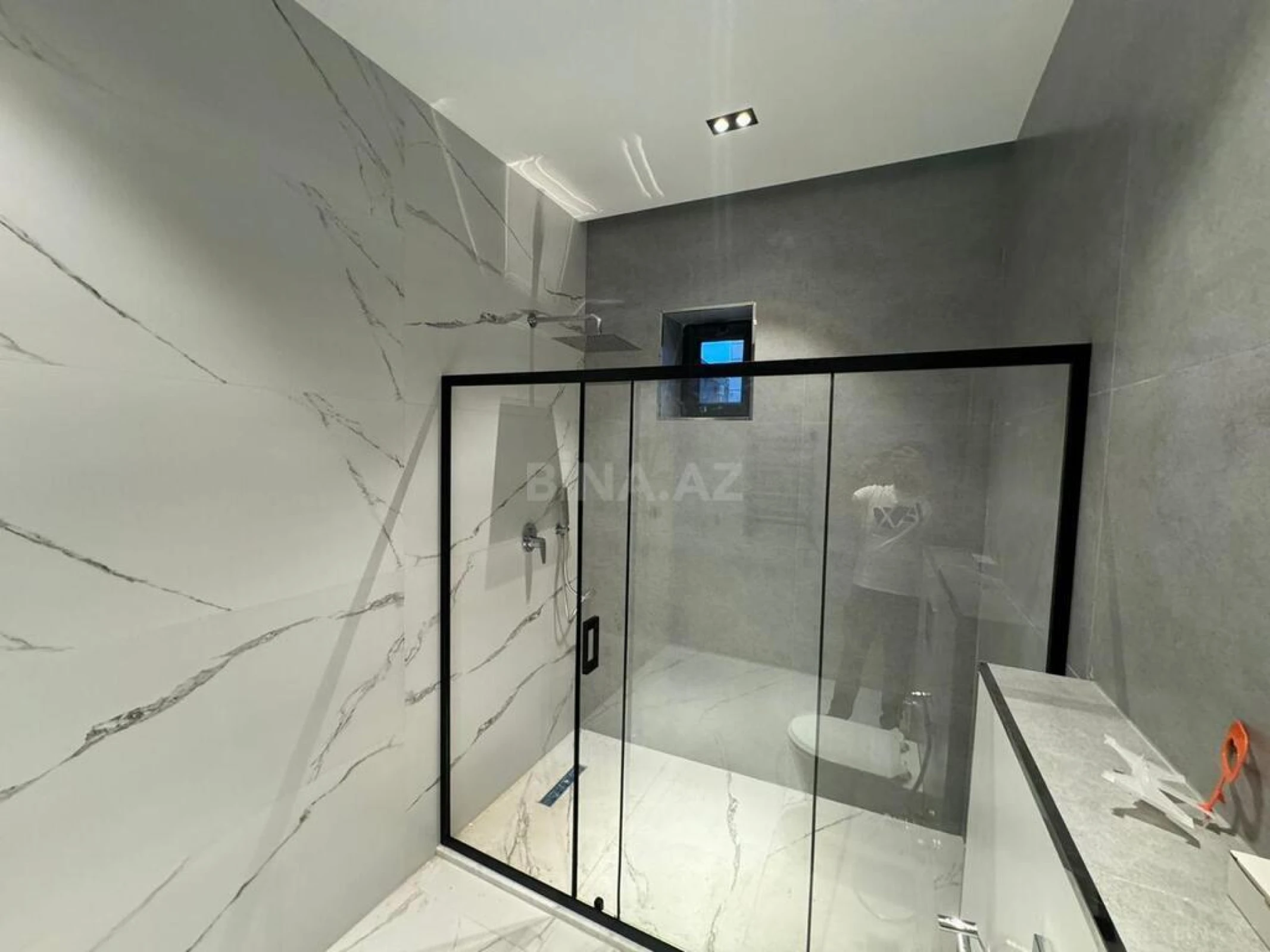 Satılır 5 otaqlı həyət evi 350 m²