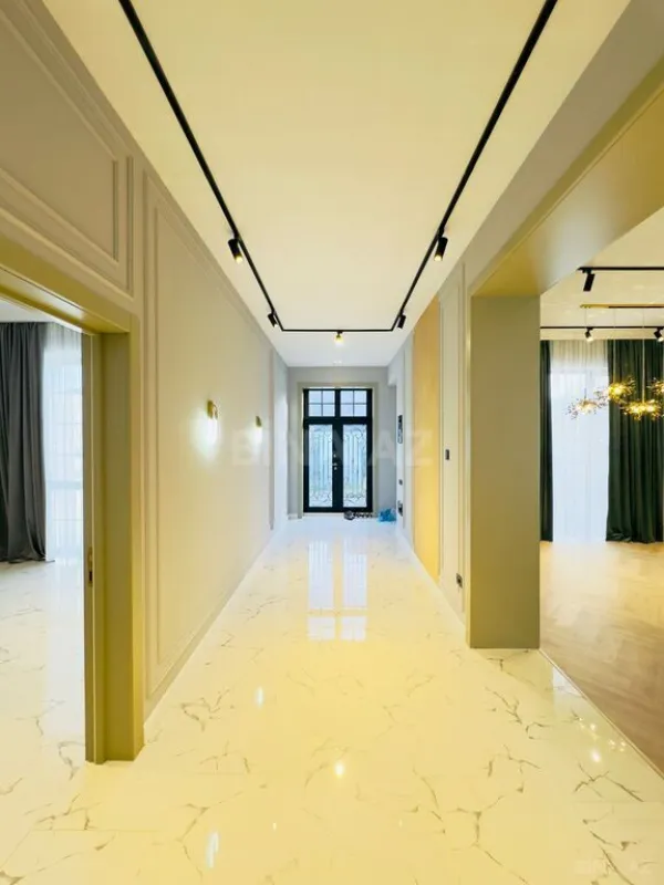 Satılır 5 otaqlı həyət evi 350 m²