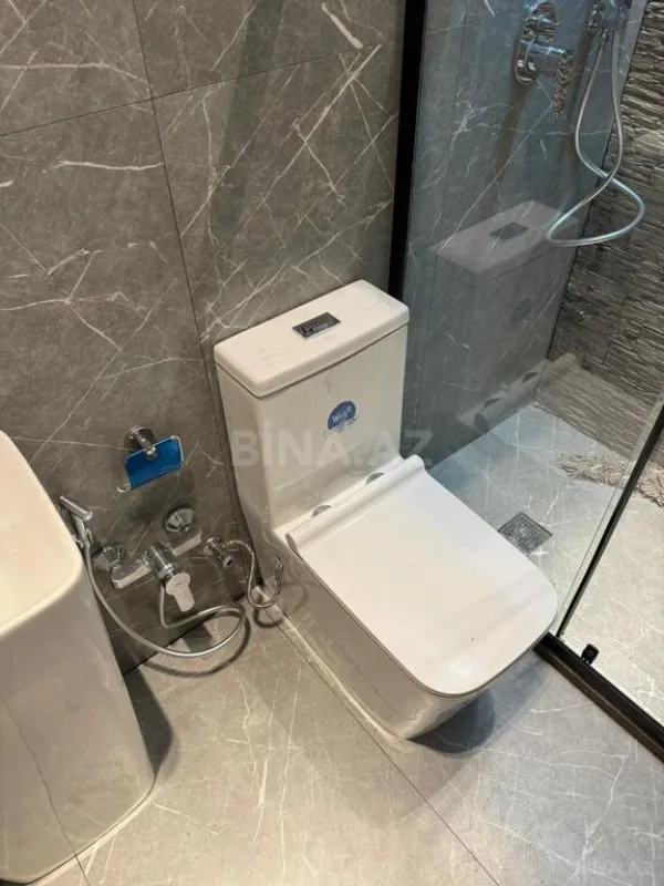 Satılır 5 otaqlı həyət evi 350 m²