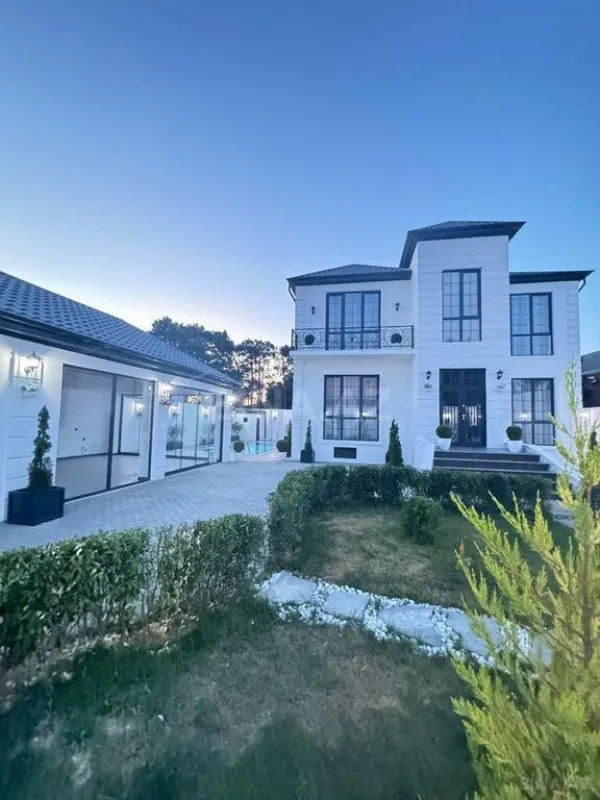 Satılır 5 otaqlı həyət evi 350 m²