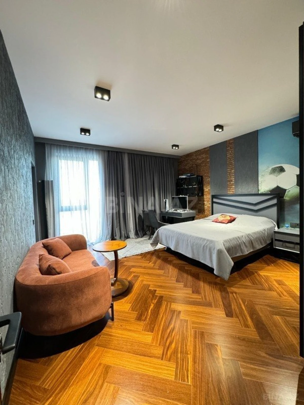 Satılır 8 otaqlı həyət evi 700 m²