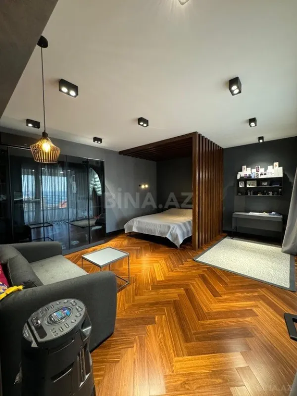 Satılır 8 otaqlı həyət evi 700 m²