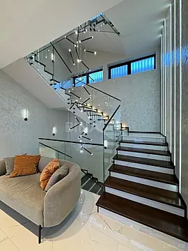 Satılır 8 otaqlı həyət evi 700 m²