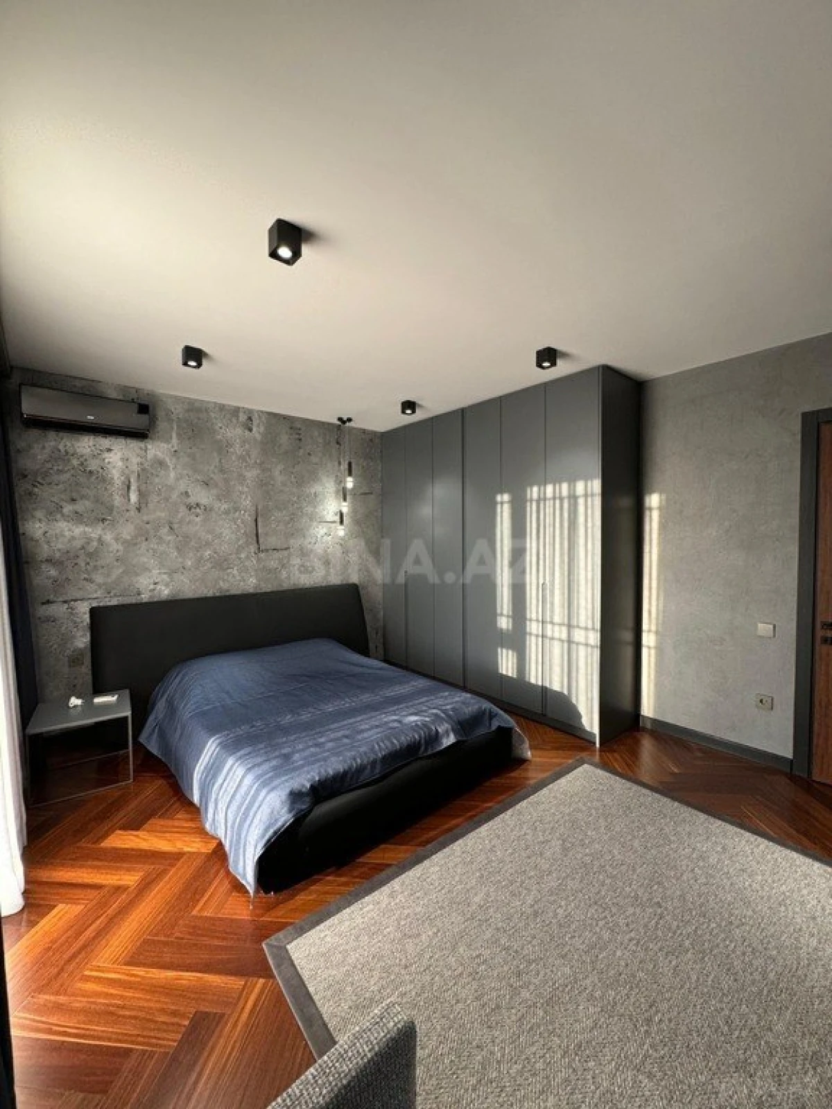 Satılır 8 otaqlı həyət evi 700 m²