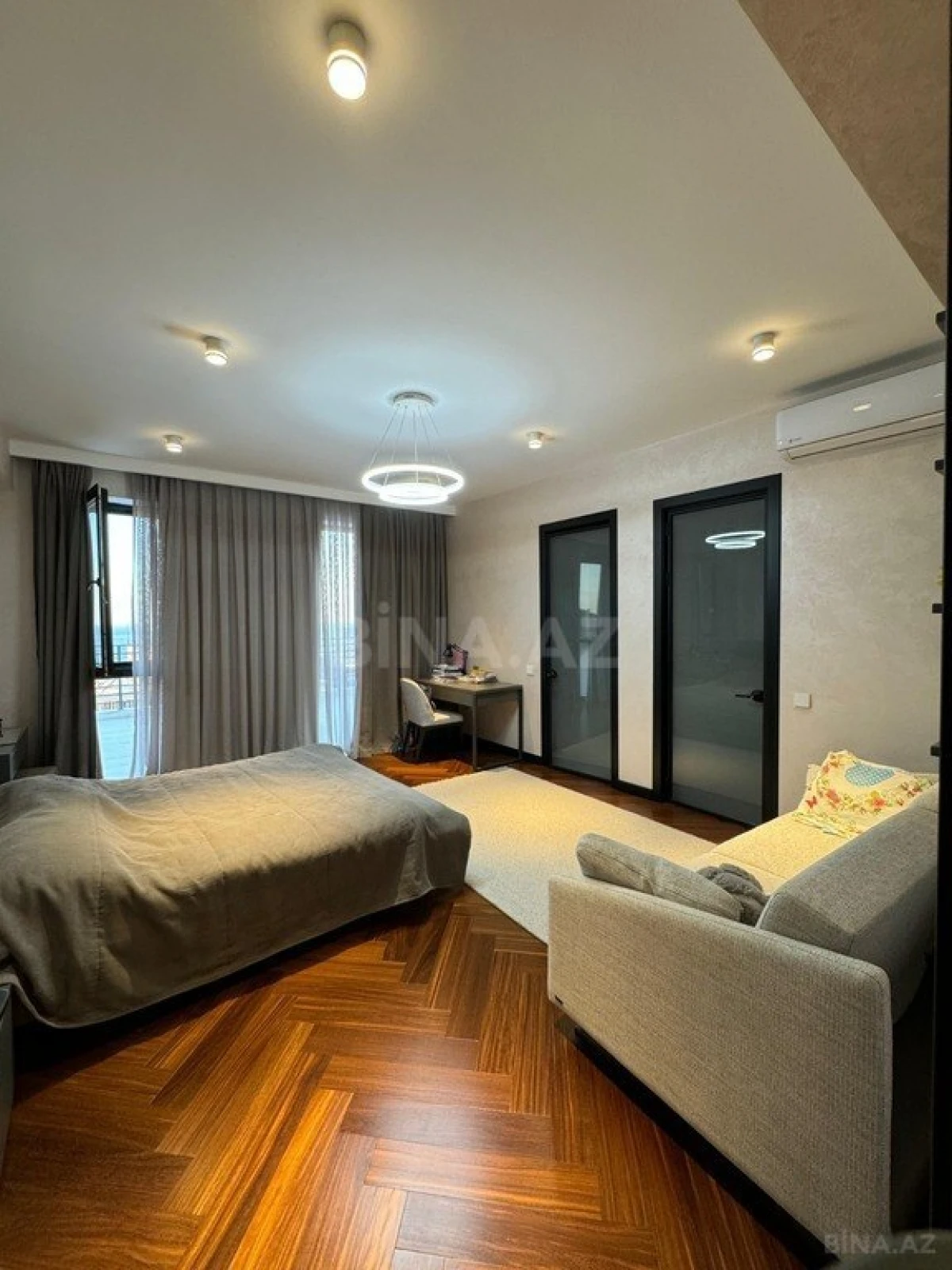 Satılır 8 otaqlı həyət evi 700 m²