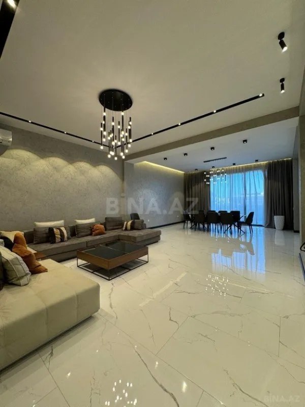 Satılır 8 otaqlı həyət evi 700 m²