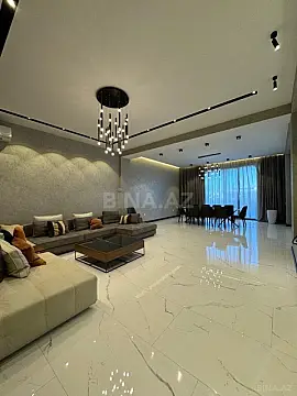 Satılır 8 otaqlı həyət evi 700 m²
