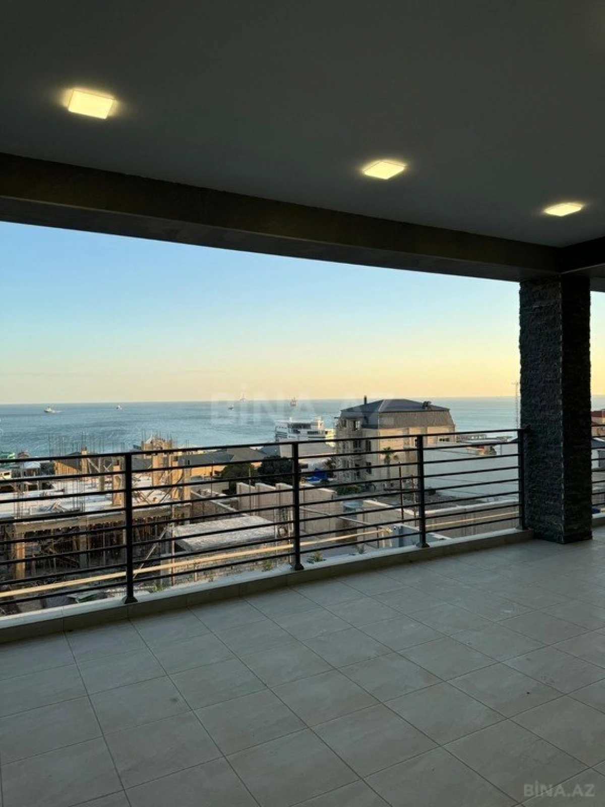 Satılır 8 otaqlı həyət evi 700 m²