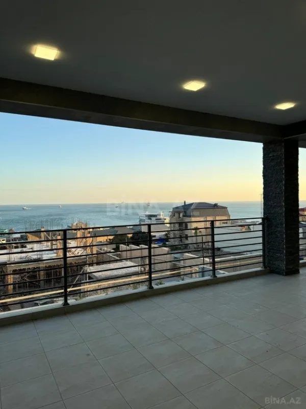 Satılır 8 otaqlı həyət evi 700 m²