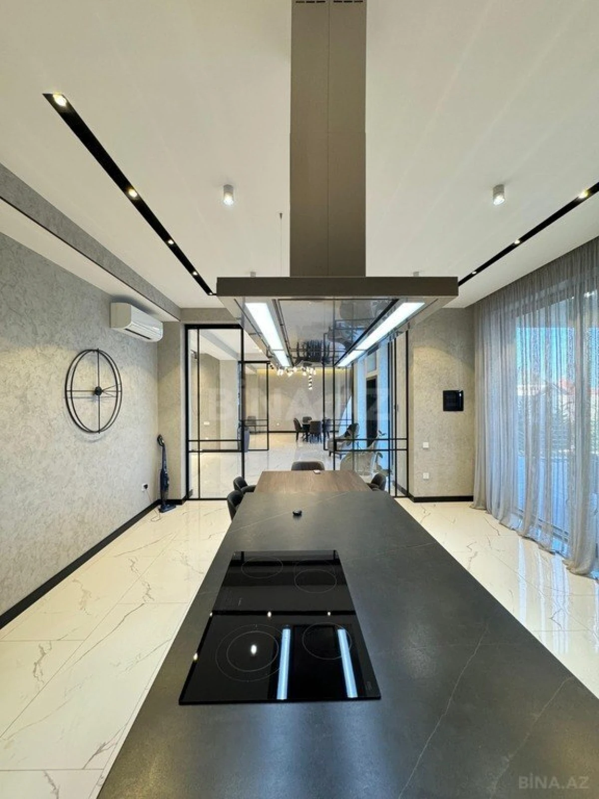 Satılır 8 otaqlı həyət evi 700 m²