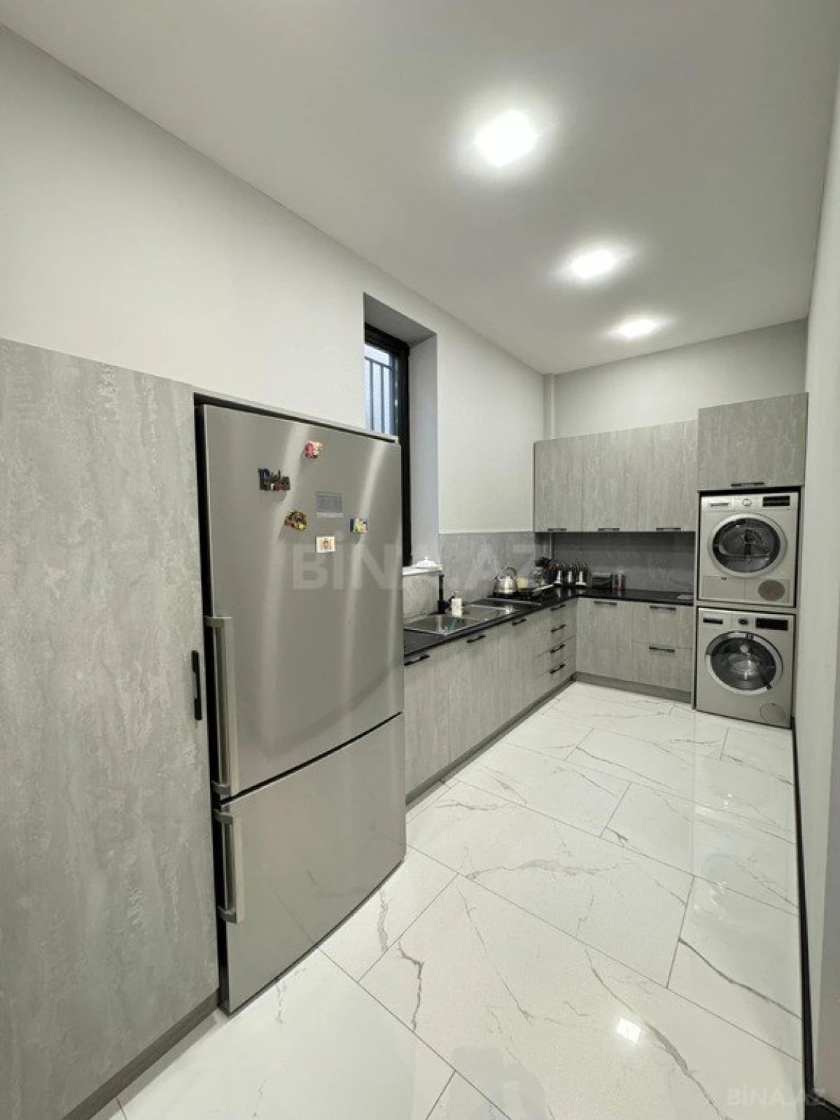 Satılır 8 otaqlı həyət evi 700 m²