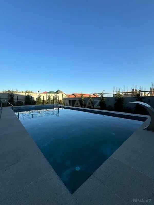 Satılır 8 otaqlı həyət evi 700 m²