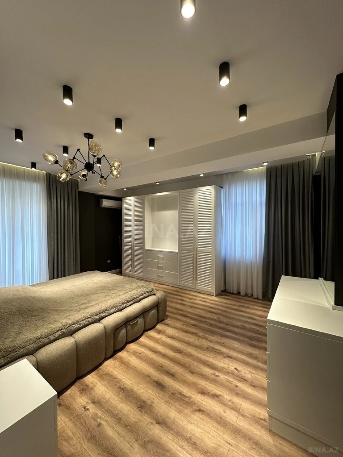 Satılır 3 otaqlı mənzil 120 m²