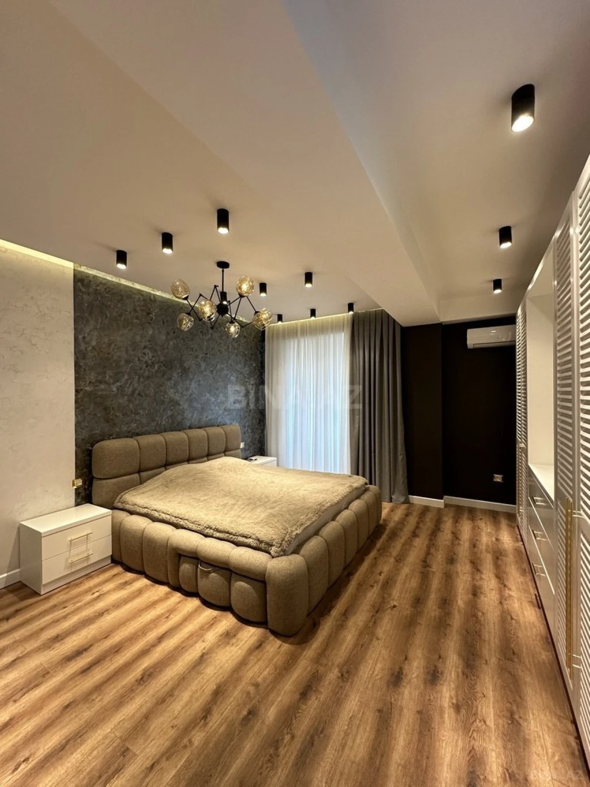 Satılır 3 otaqlı mənzil 120 m²