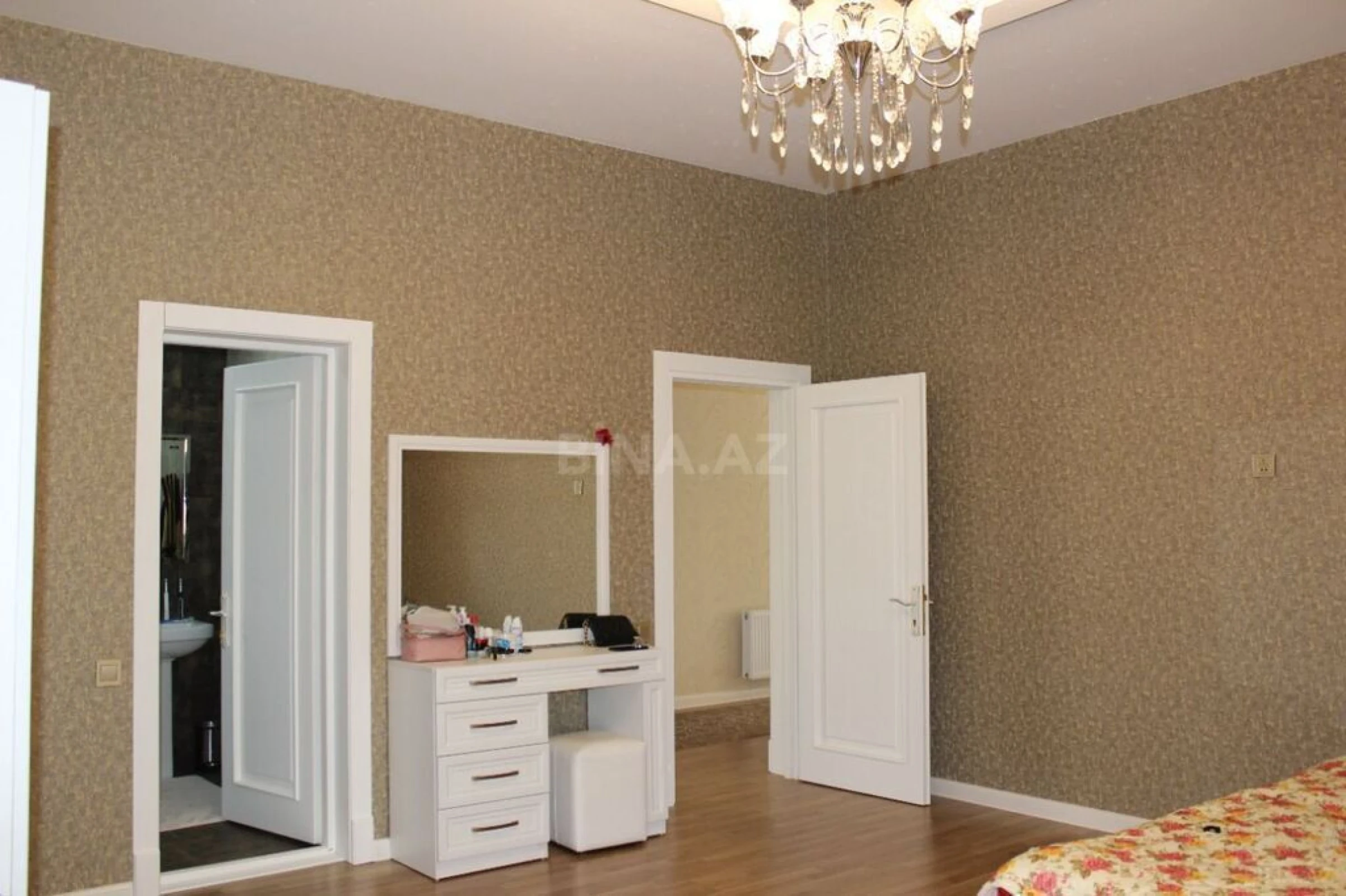 Kirayə verilir 4 otaqlı həyət evi 190 m²