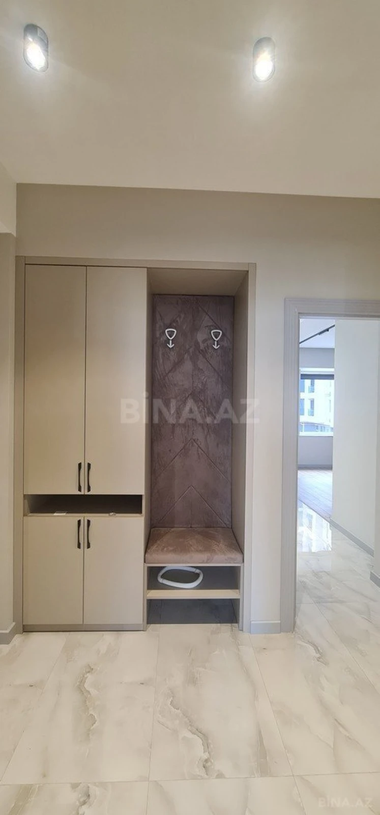 Satılır 5 otaqlı mənzil 197 m²