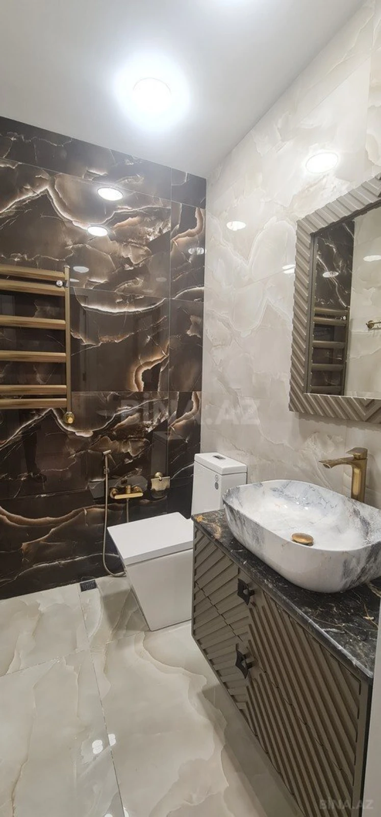 Satılır 5 otaqlı mənzil 197 m²