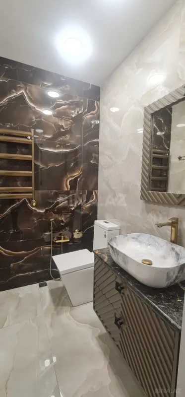 Satılır 5 otaqlı mənzil 197 m²