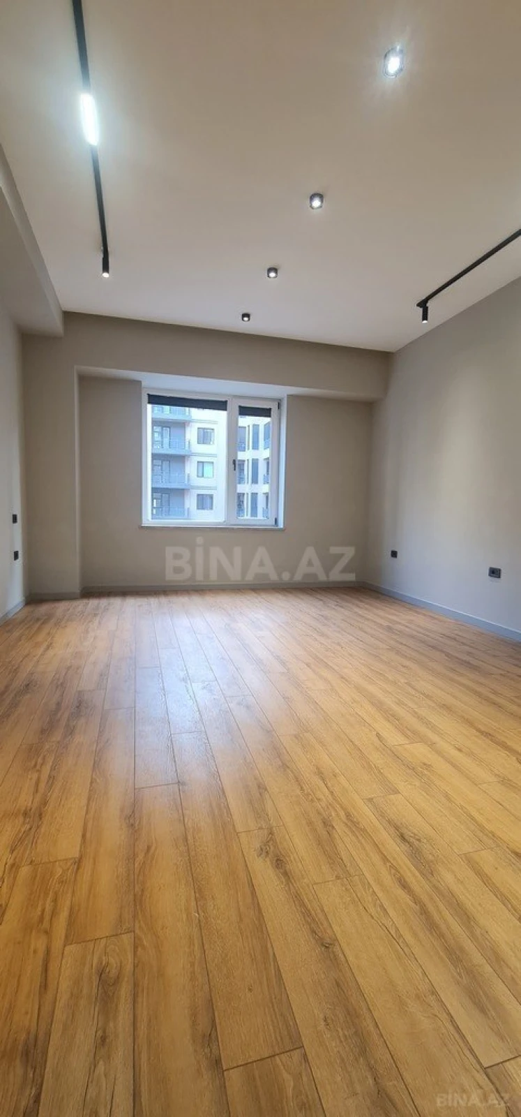 Satılır 5 otaqlı mənzil 197 m²