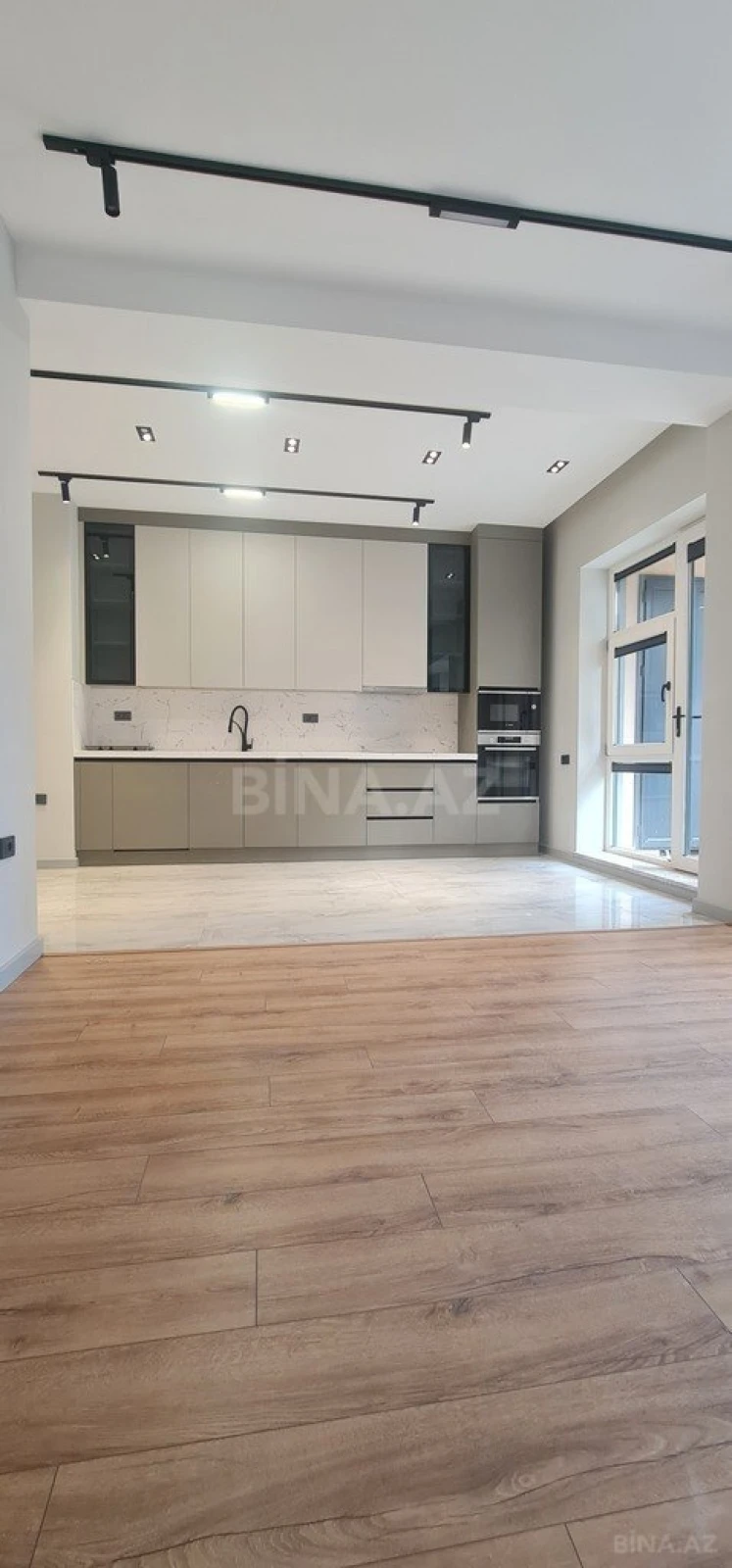 Satılır 5 otaqlı mənzil 197 m²