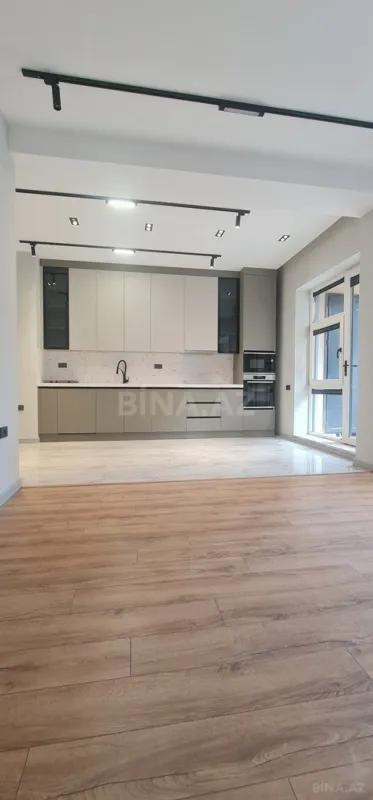 Satılır 5 otaqlı mənzil 197 m²