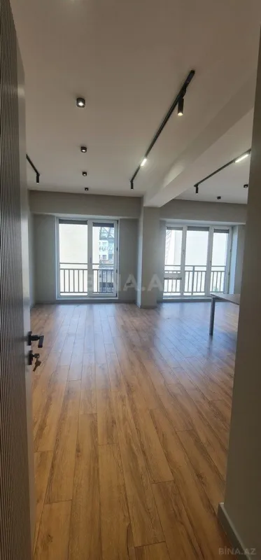 Satılır 5 otaqlı mənzil 197 m²