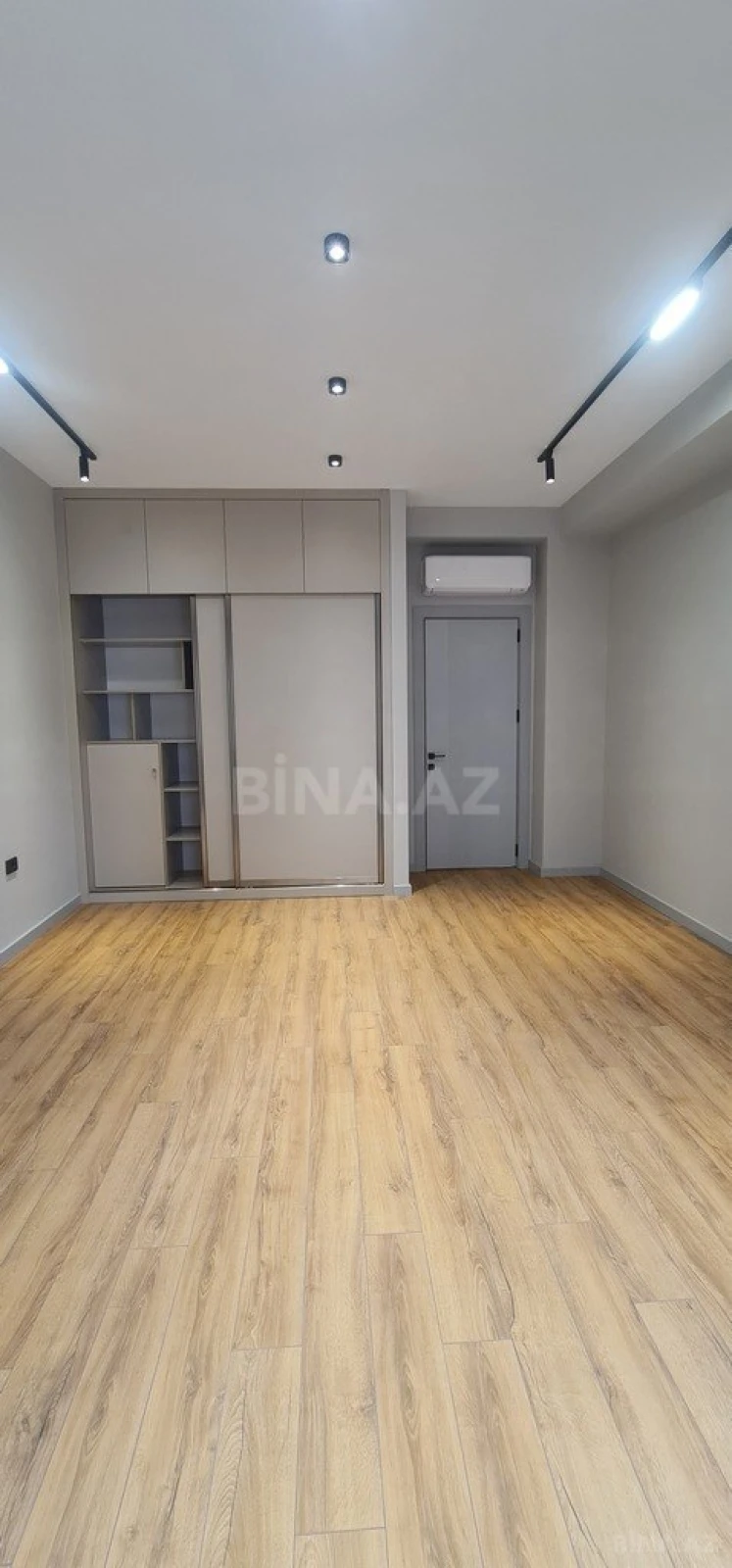 Satılır 5 otaqlı mənzil 197 m²