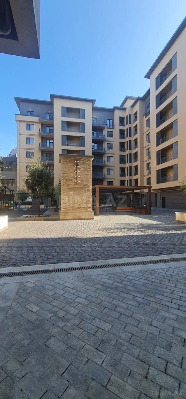 Satılır 5 otaqlı mənzil 197 m²