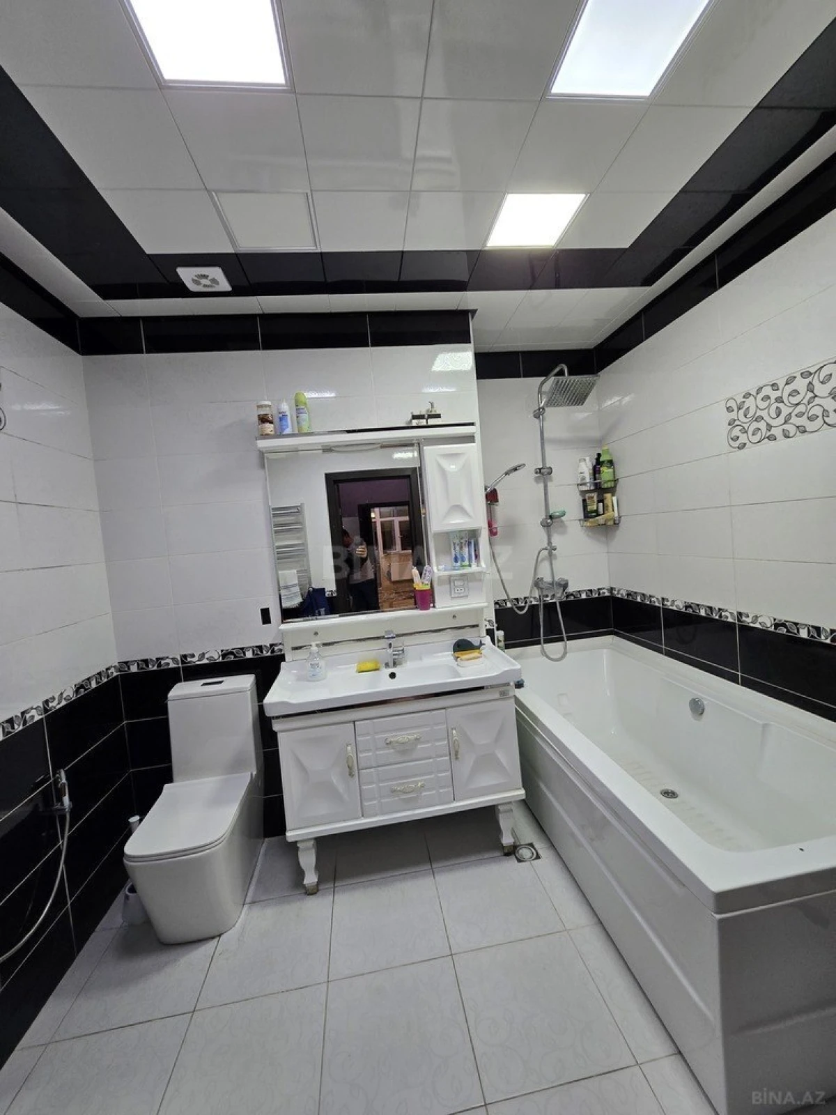 Satılır 3 otaqlı mənzil 127 m²