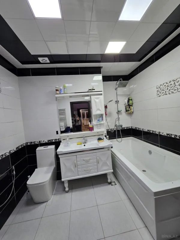 Satılır 3 otaqlı mənzil 127 m²