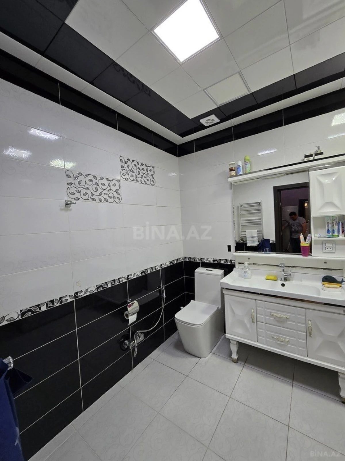 Satılır 3 otaqlı mənzil 127 m²
