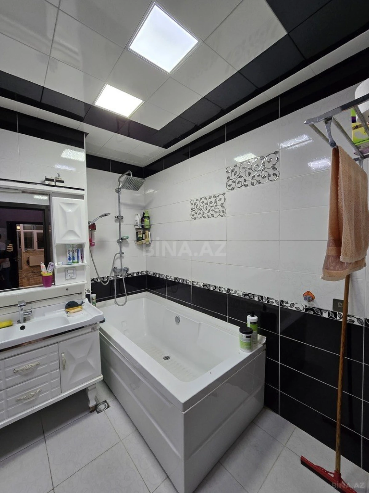 Satılır 3 otaqlı mənzil 127 m²