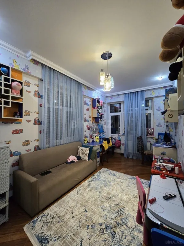 Satılır 3 otaqlı mənzil 127 m²