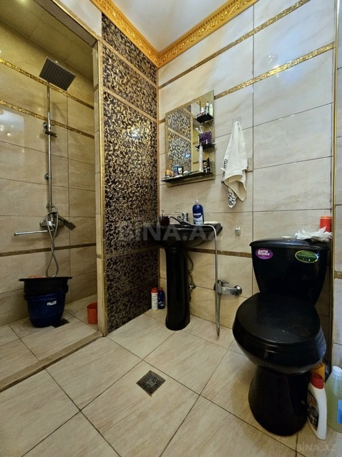 Satılır 5 otaqlı mənzil 215 m²