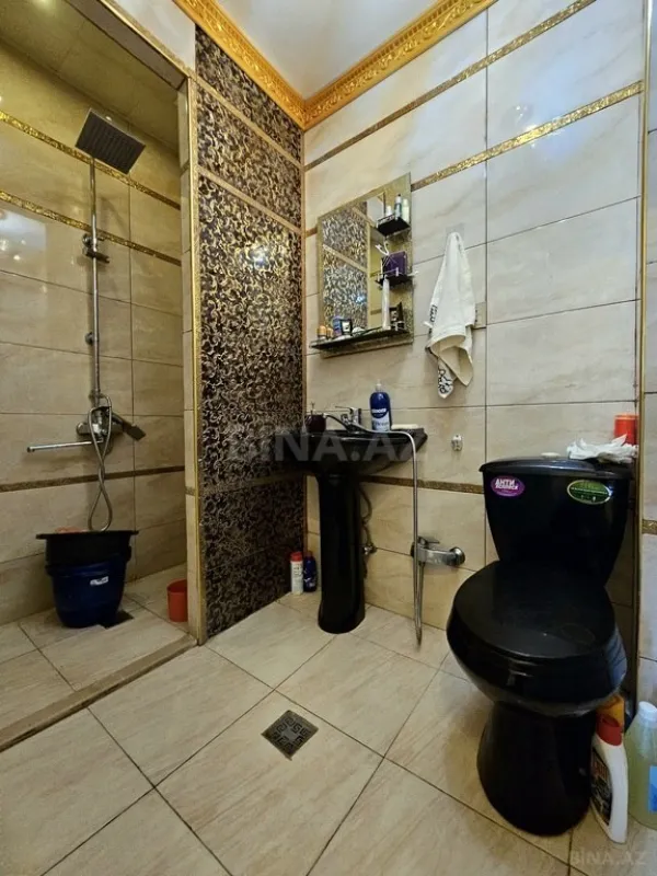 Satılır 5 otaqlı mənzil 215 m²