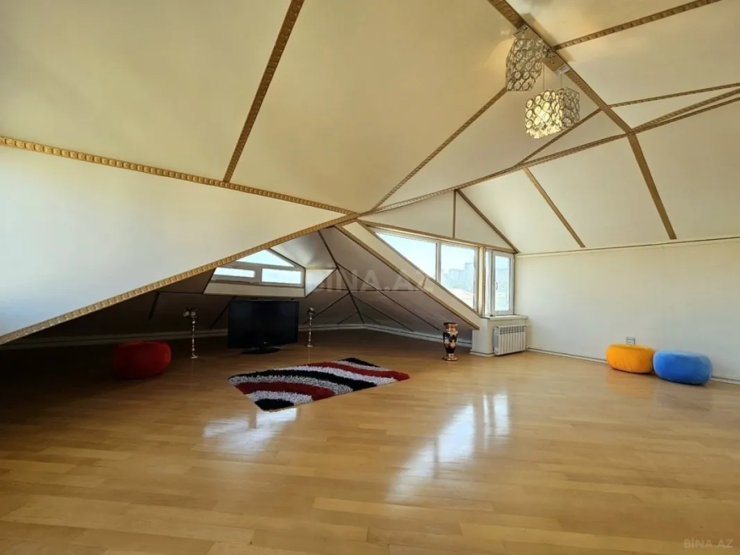 Satılır 5 otaqlı mənzil 215 m²