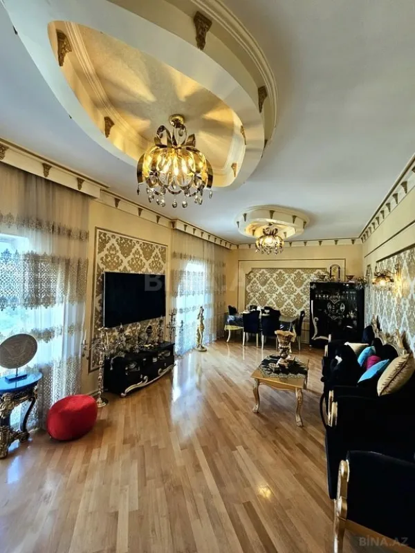 Satılır 5 otaqlı mənzil 215 m²