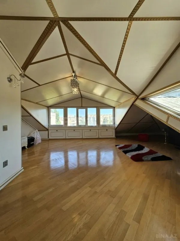 Satılır 5 otaqlı mənzil 215 m²