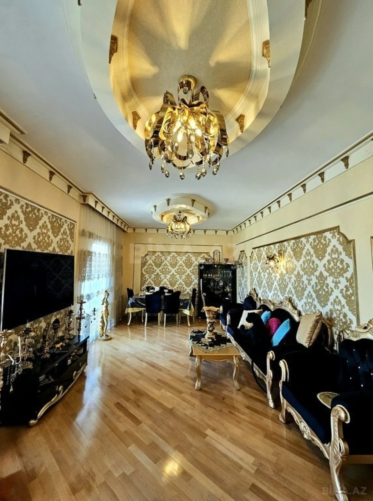 Satılır 5 otaqlı mənzil 215 m²