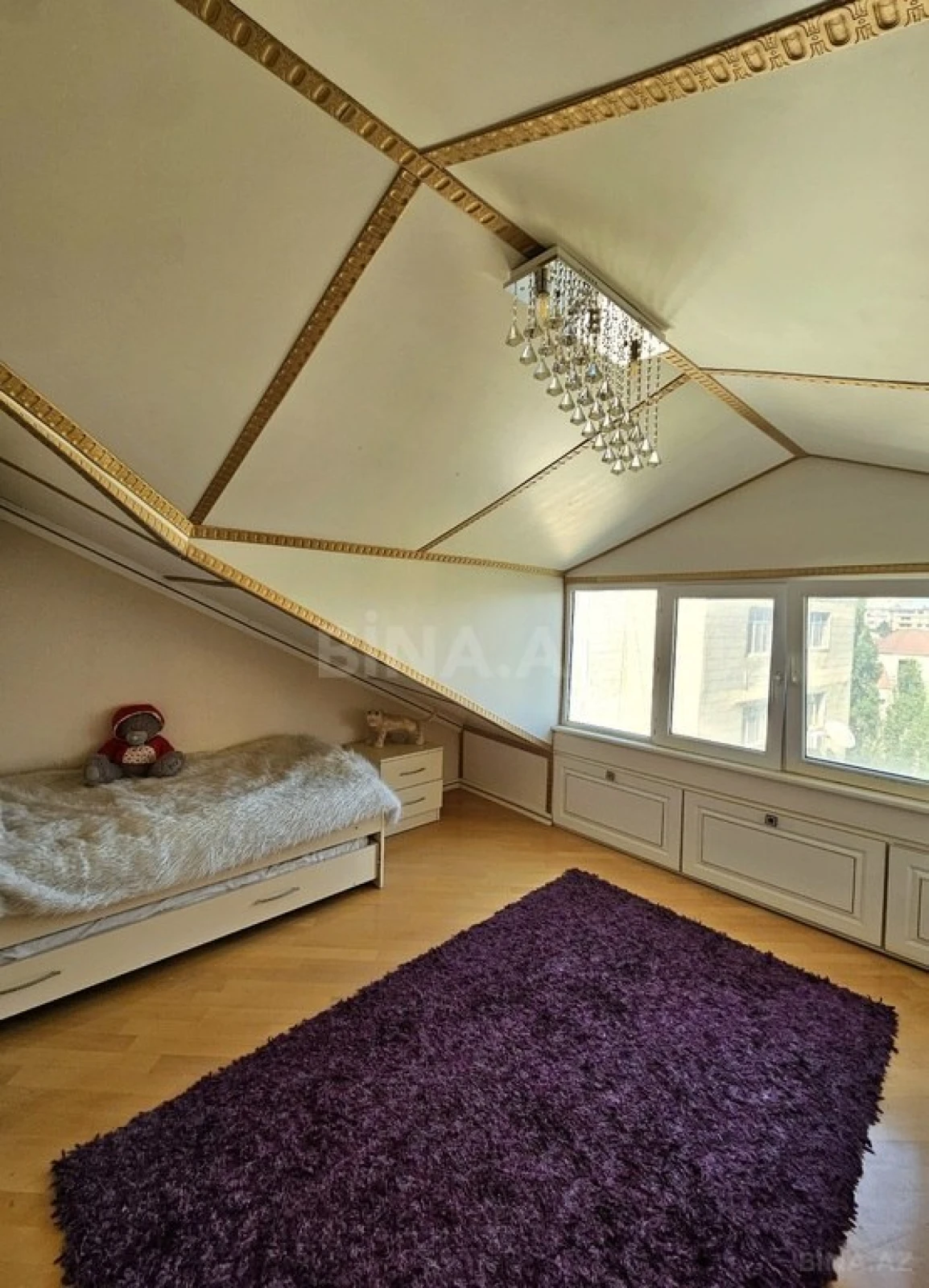 Satılır 5 otaqlı mənzil 215 m²